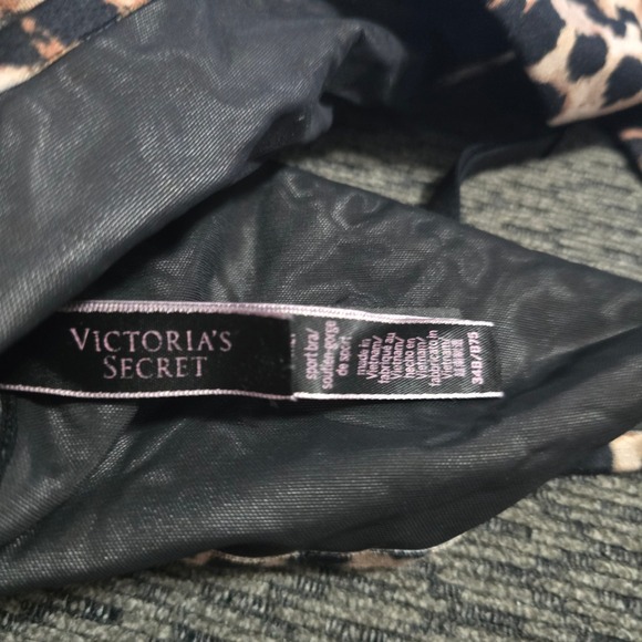 Victoria's Secret Lightweight Sport Bra Womens 34B Leopard Animal Print - Picture 4 of 7